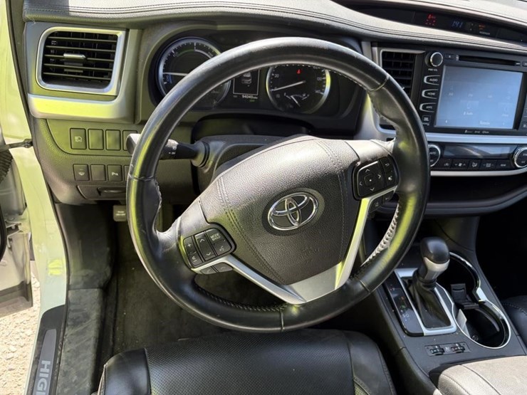2017-toyota-highlander-image-19