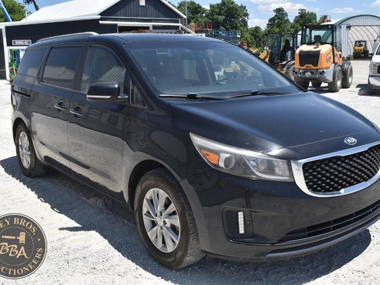 2015-kia-sedona-lx-image-7