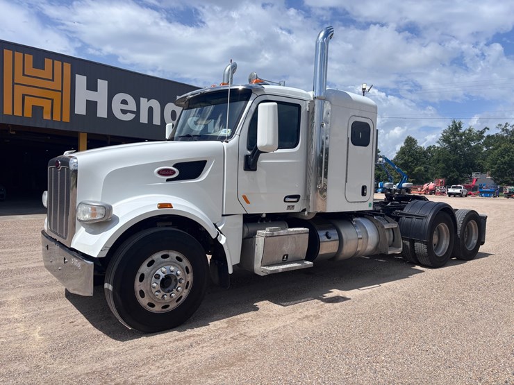 2021-peterbilt-567-image-19