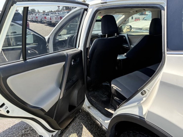 2016-toyota-rav4-image-13