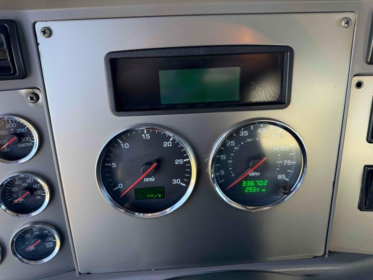 2015-kenworth-c500-image-38