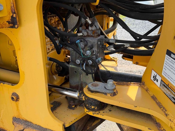 2013-deere-544k-image-11