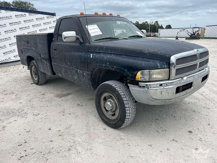 1995-dodge-ram-4x4-service-truck-image-2