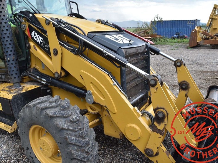 2016-caterpillar-420f2-it-image-32