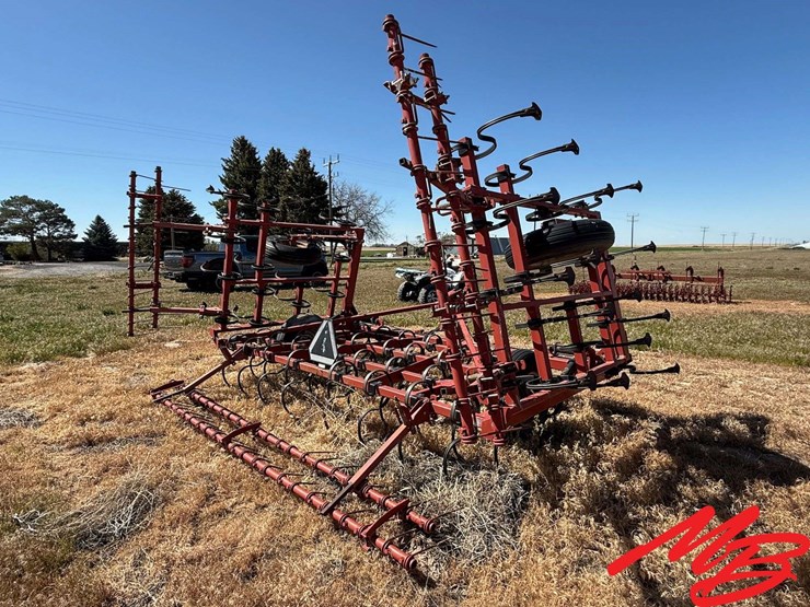 case-ih-365-image-4