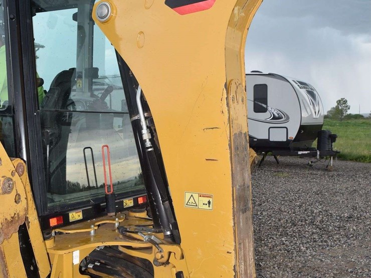 2016-caterpillar-420f2-it-image-37