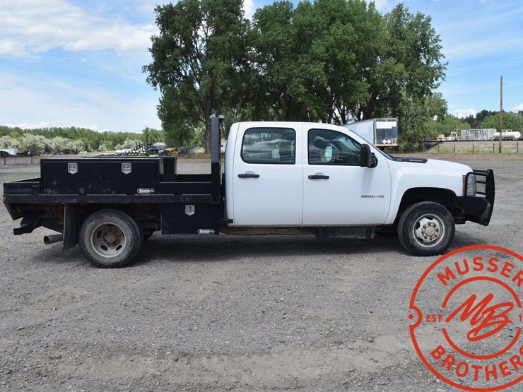2013-chevrolet-3500-image-10