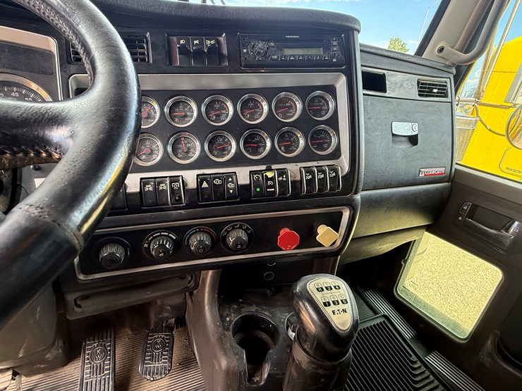 2014-kenworth-t800-image-16