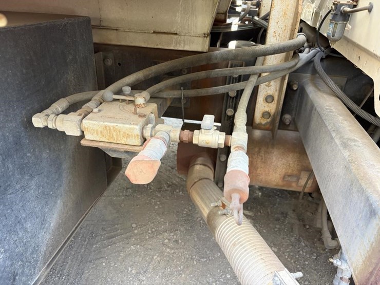 2004-international-flatbed-dump-image-12