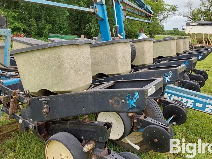 kinze-2200-image-15