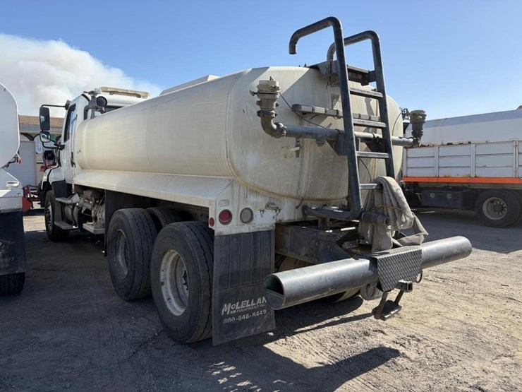 2012-freightliner-114sd-image-4