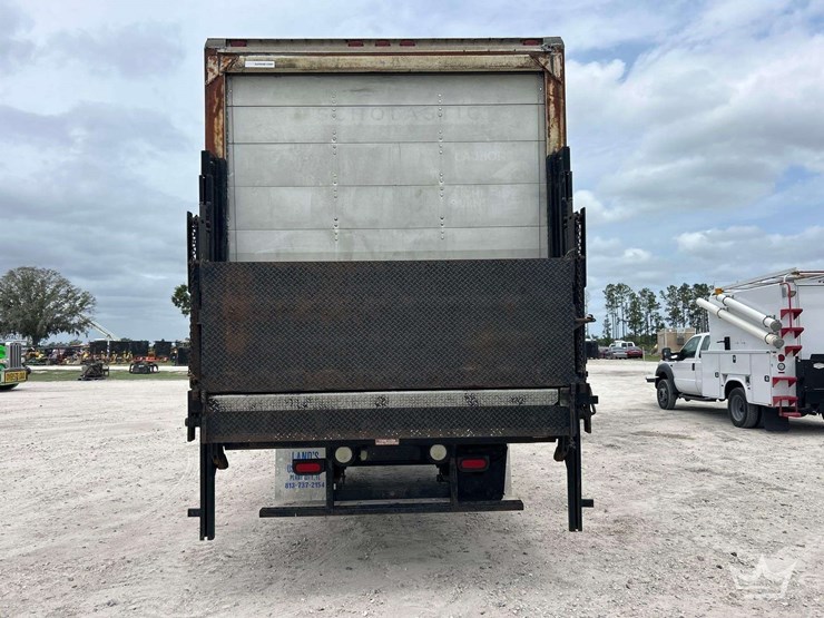2002-kenworth-t300-image-38