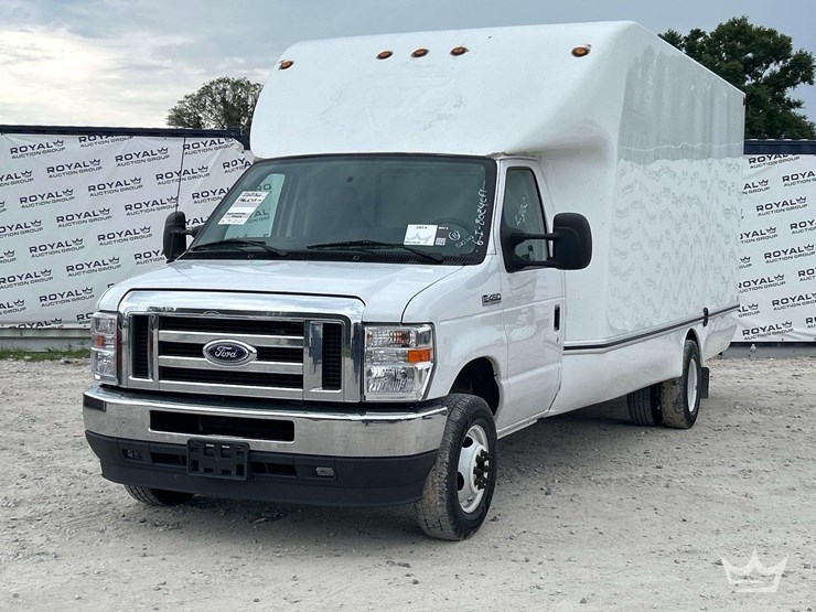 2023-ford-e450-image-1