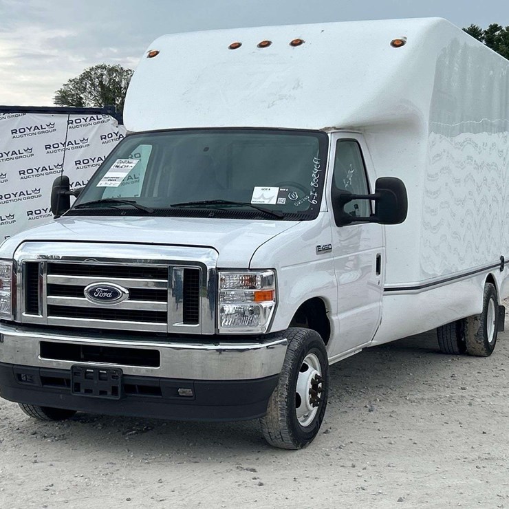 2023 FORD E450