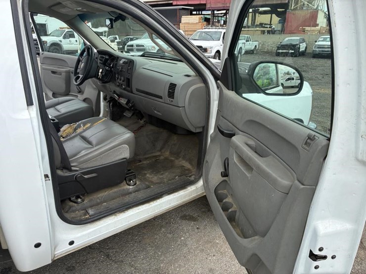 2011-chevrolet-2500hd-image-11