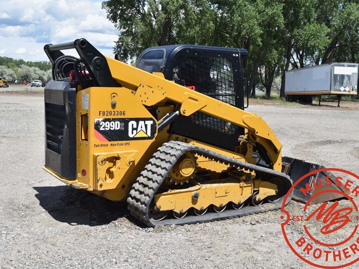 2017-caterpillar-d2-image-12