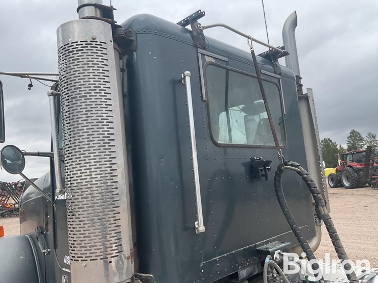 2006-freightliner-fld120-image-18