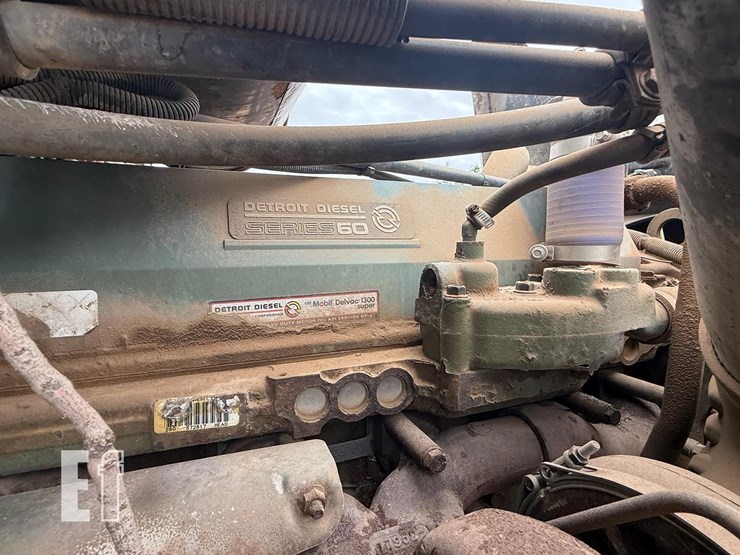 1996-freightliner-fld120-image-6