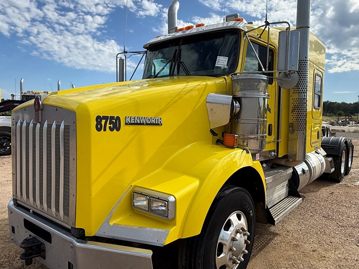 2014-kenworth-t800-image-1