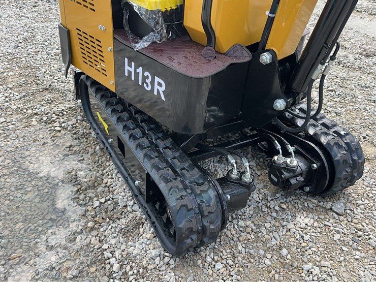 cfg-industrial-h13r-mini-excavator-image-13