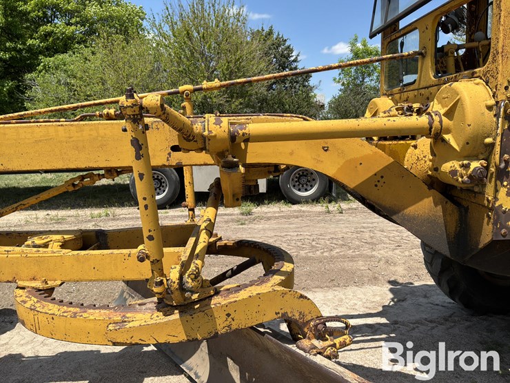caterpillar-12-image-13