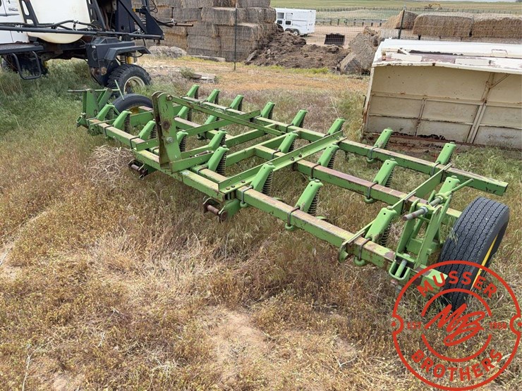 john-deere-12-image-1