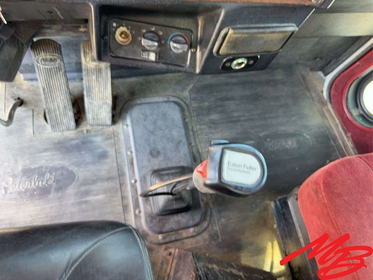 1996-peterbilt-379-image-33
