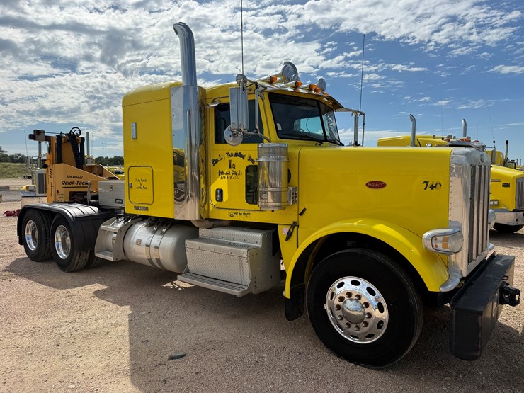 2012-peterbilt-389-image-3