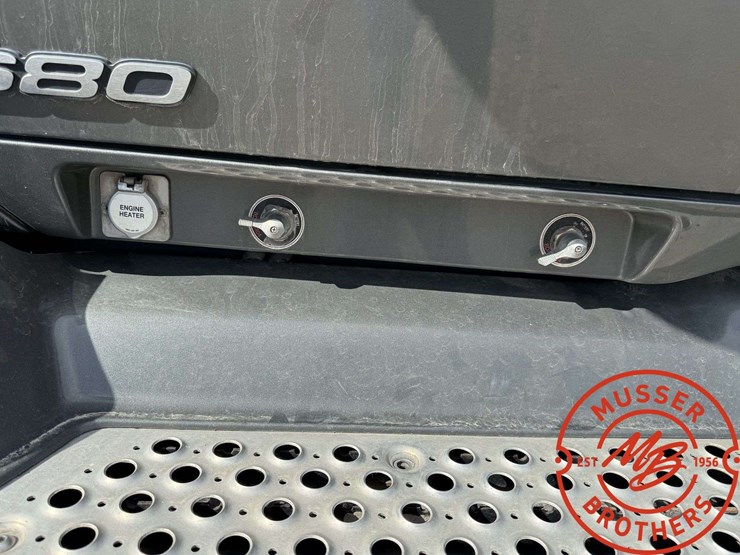2020-kenworth-t680-image-17