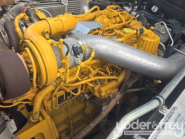 2023-deere-260e-image-45