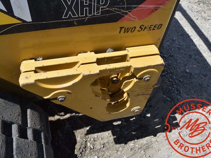 2016-caterpillar-d2-image-34