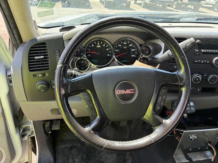 2012-gmc-2500hd-image-16