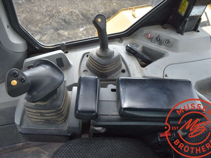 2010-caterpillar-d7e-image-58