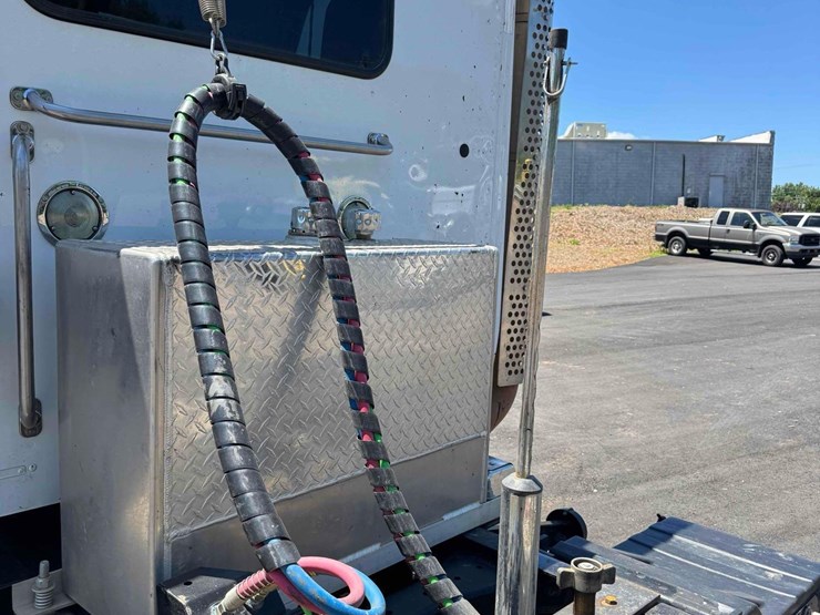 2021-kenworth-t880-image-12