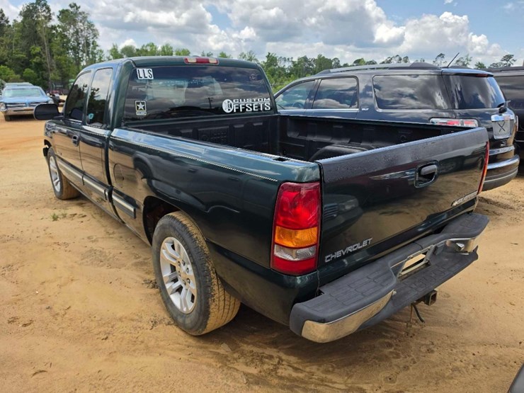 2001-chevrolet-silverado-1500-image-2