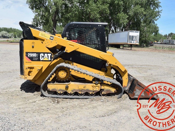 2016-caterpillar-d2-image-13