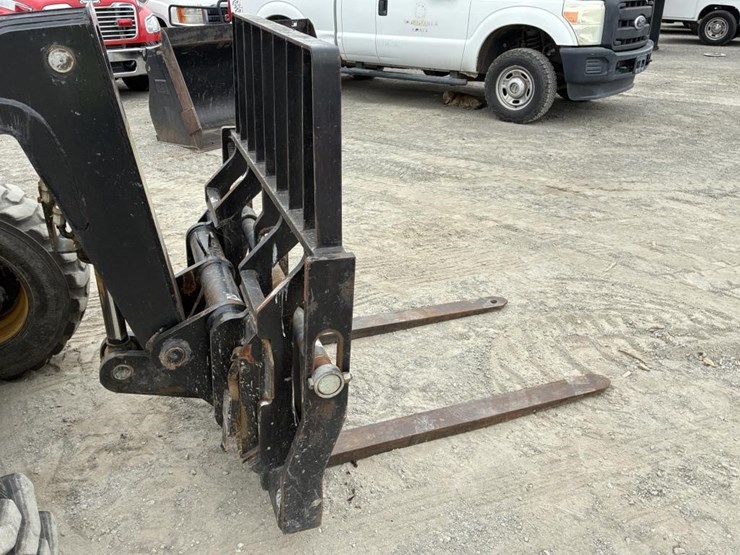 2015-caterpillar-th255c-image-9