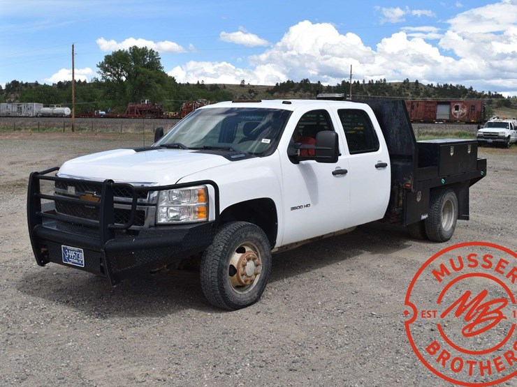 2013-chevrolet-3500-image-1