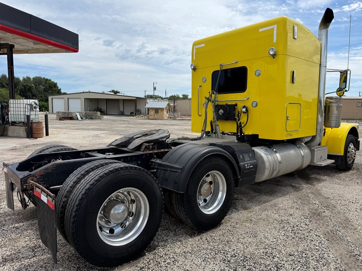 2015-peterbilt-389-image-5