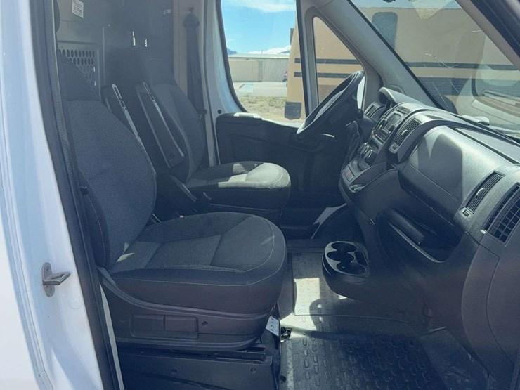 2017-dodge-2500-image-21
