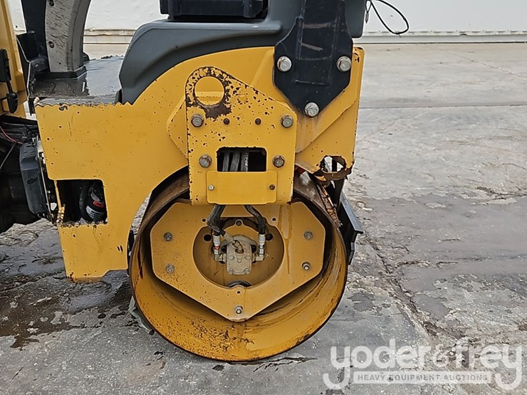 2019-caterpillar-cb24b-image-13