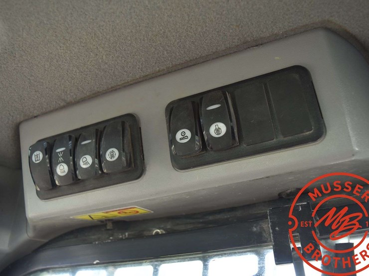 2016-caterpillar-d2-image-52