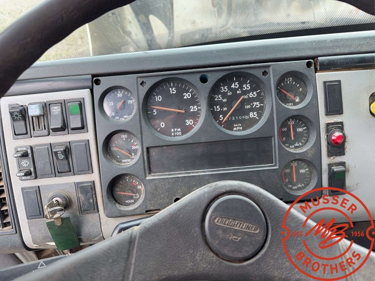 1998-freightliner-fl70-image-17