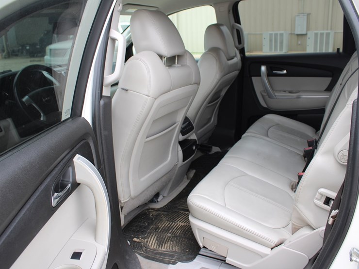 2012-gmc-acadia-image-6