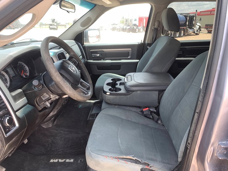 2019-ram-1500-classic-image-6