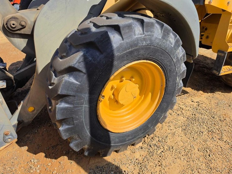 2012-deere-344j-image-12