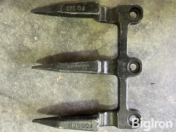john-deere-assorted-header-parts-image-6