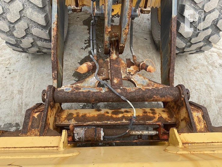 2019-deere-204l-image-10