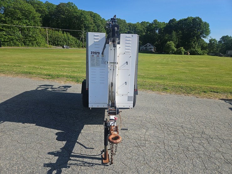 2012-progress-slt800-solar-tow-behind-light-tower-image-2