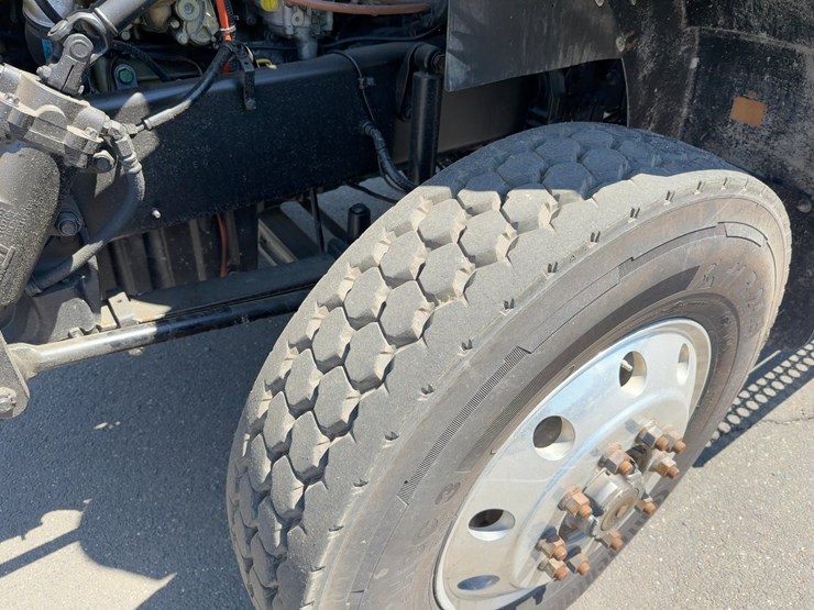 2011-western-star-4900sa-image-9